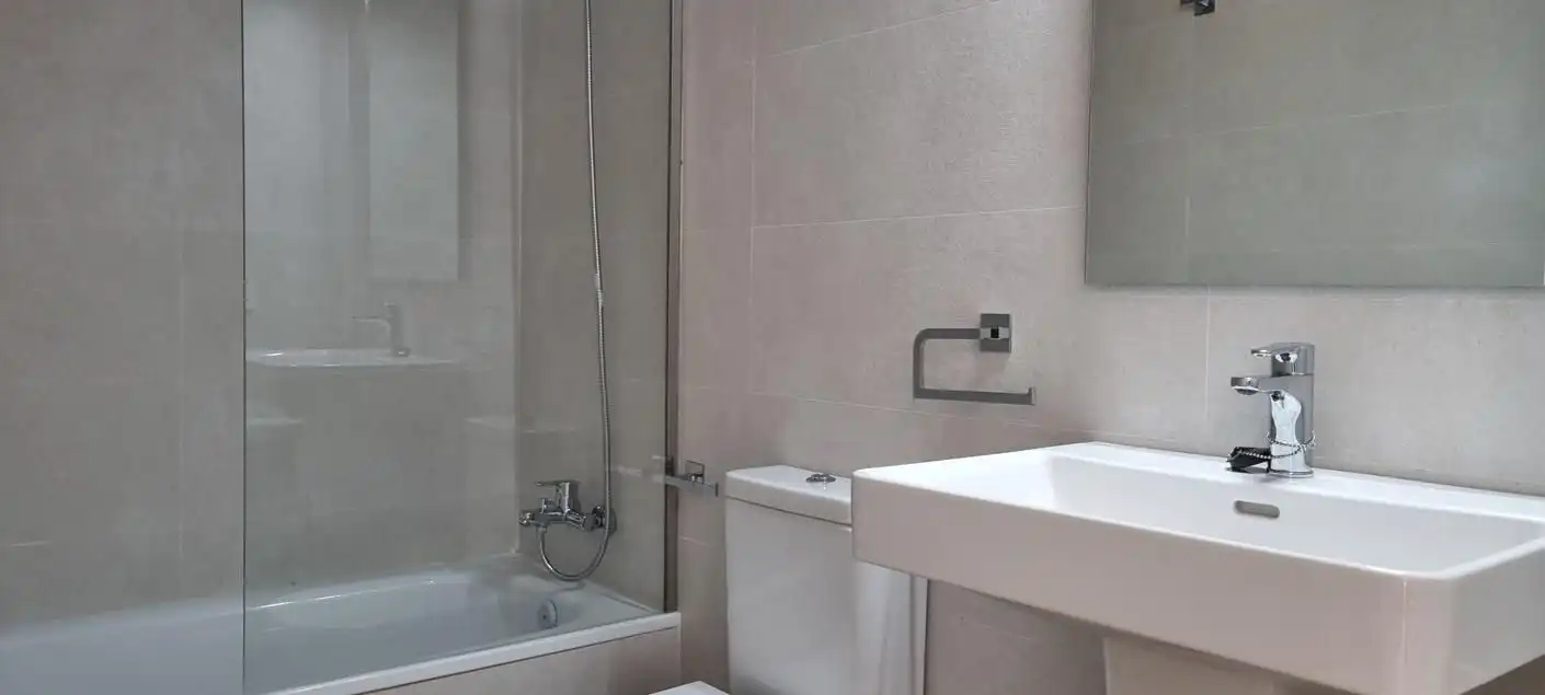 Bany de Apartament de lloguer en Torrox amb Aire condicionat, Calefacció i Jardí privat