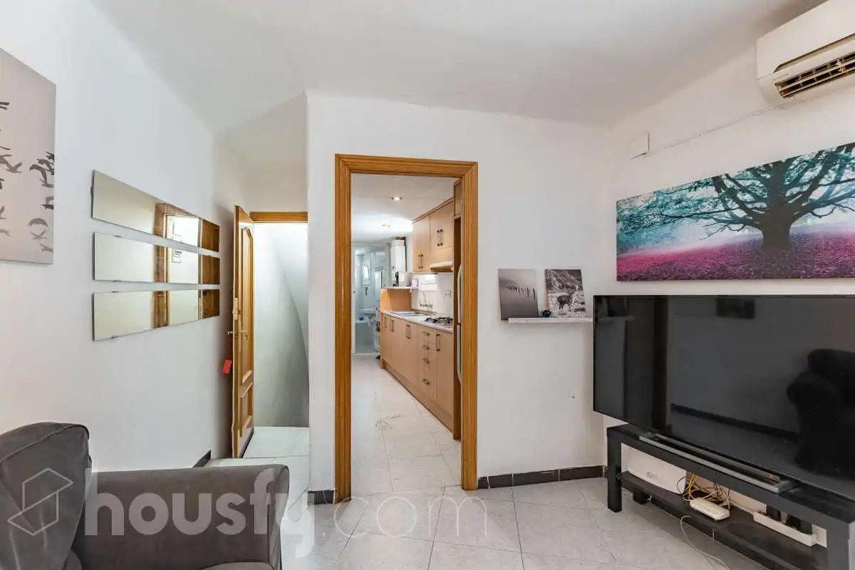 Sala d'estar de Apartament en venda en Gavà amb Aire condicionat, Terrassa i Moblat