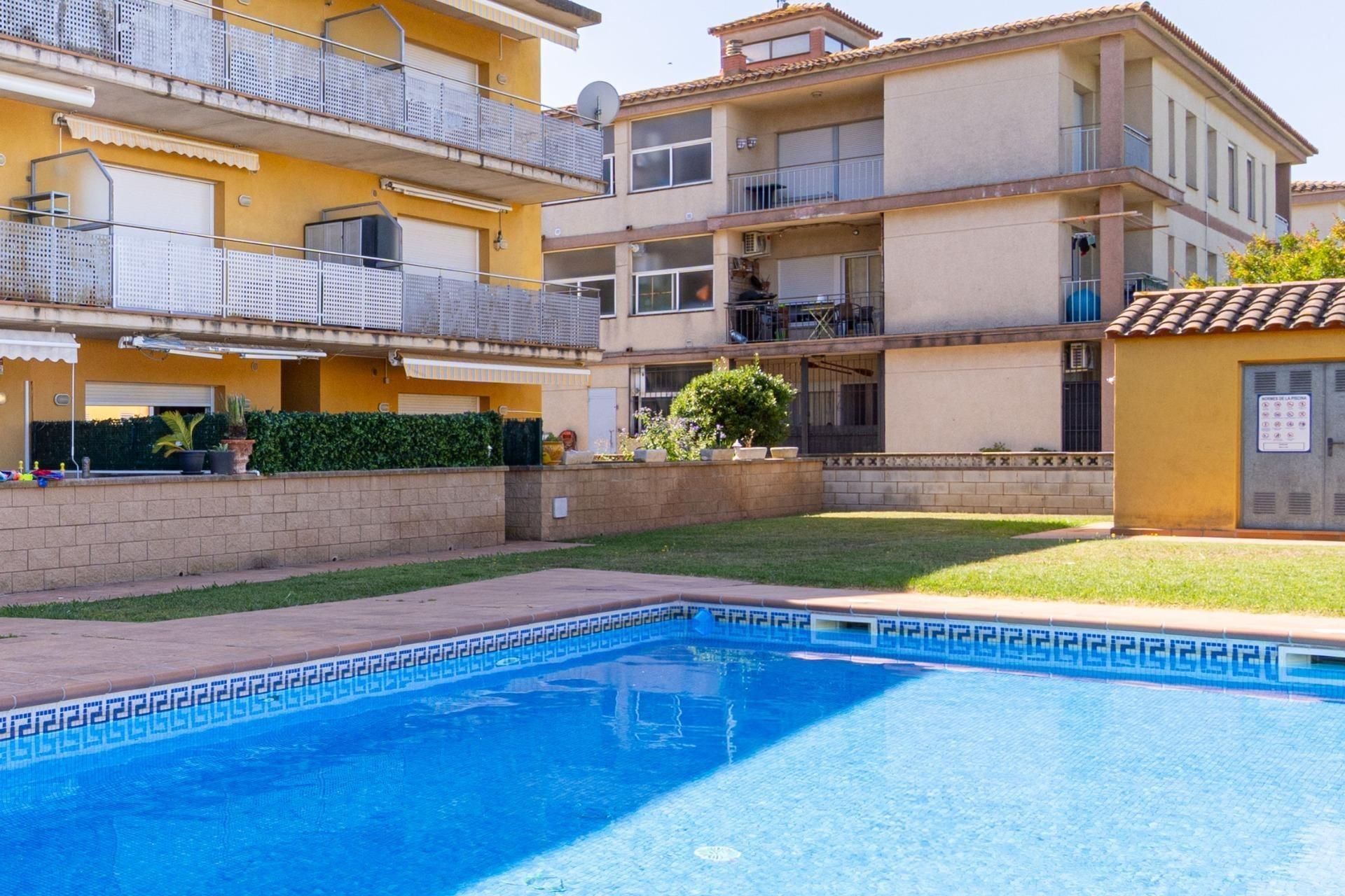 Piscina de Pis en venda en Sant Pere Pescador amb Terrassa i Piscina