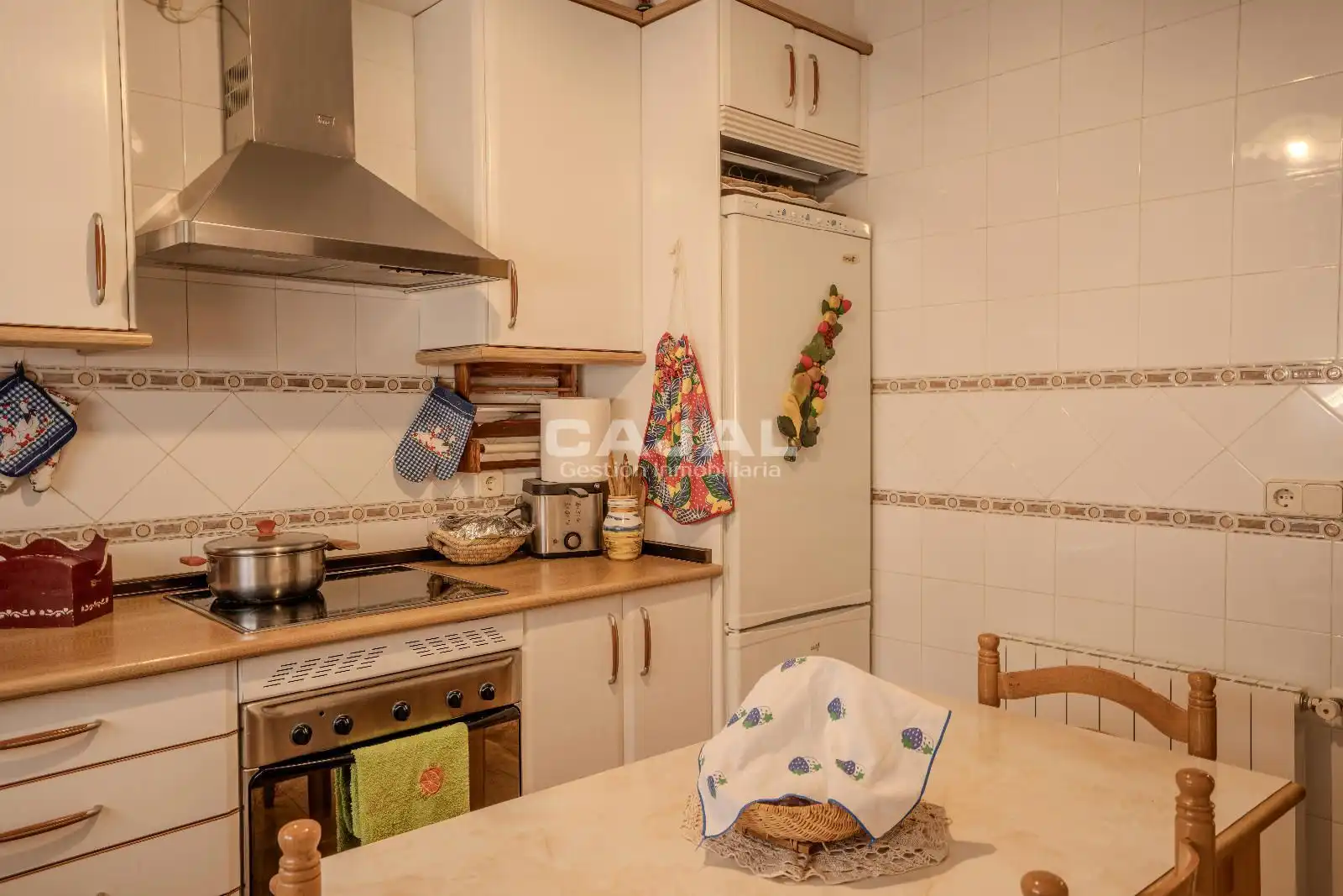 Cocina de Casa adosada en venta en Riaza con Calefacción y Jardín privado