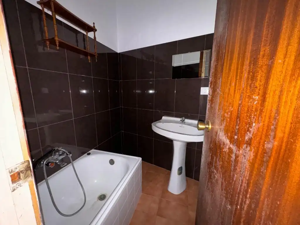 Commercial properties for rent in Calle La Paz, Los Corrales de Buelna
