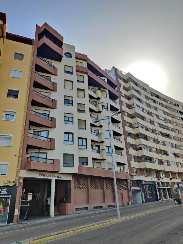 Vista exterior de Pis en venda en Algeciras amb Terrassa