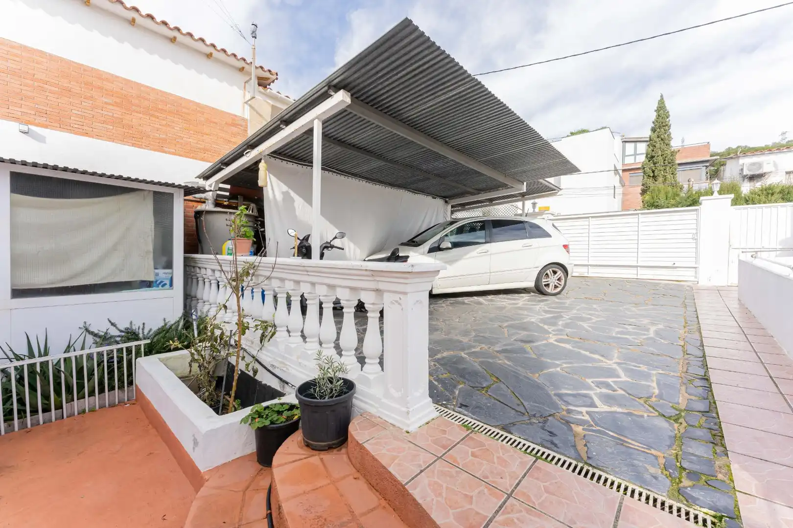 Vista exterior de Casa o xalet en venda en Viladecans amb Aire condicionat, Calefacció i Jardí privat