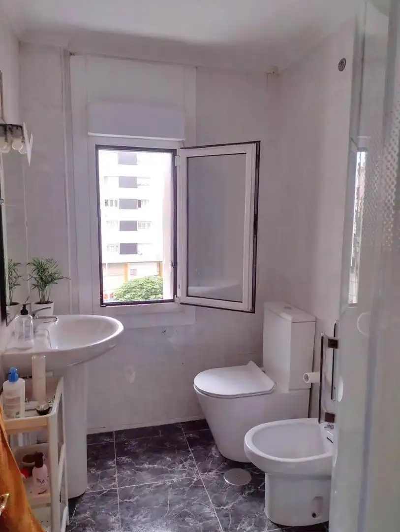 Baño de Piso de alquiler en Gijón  con Amueblado