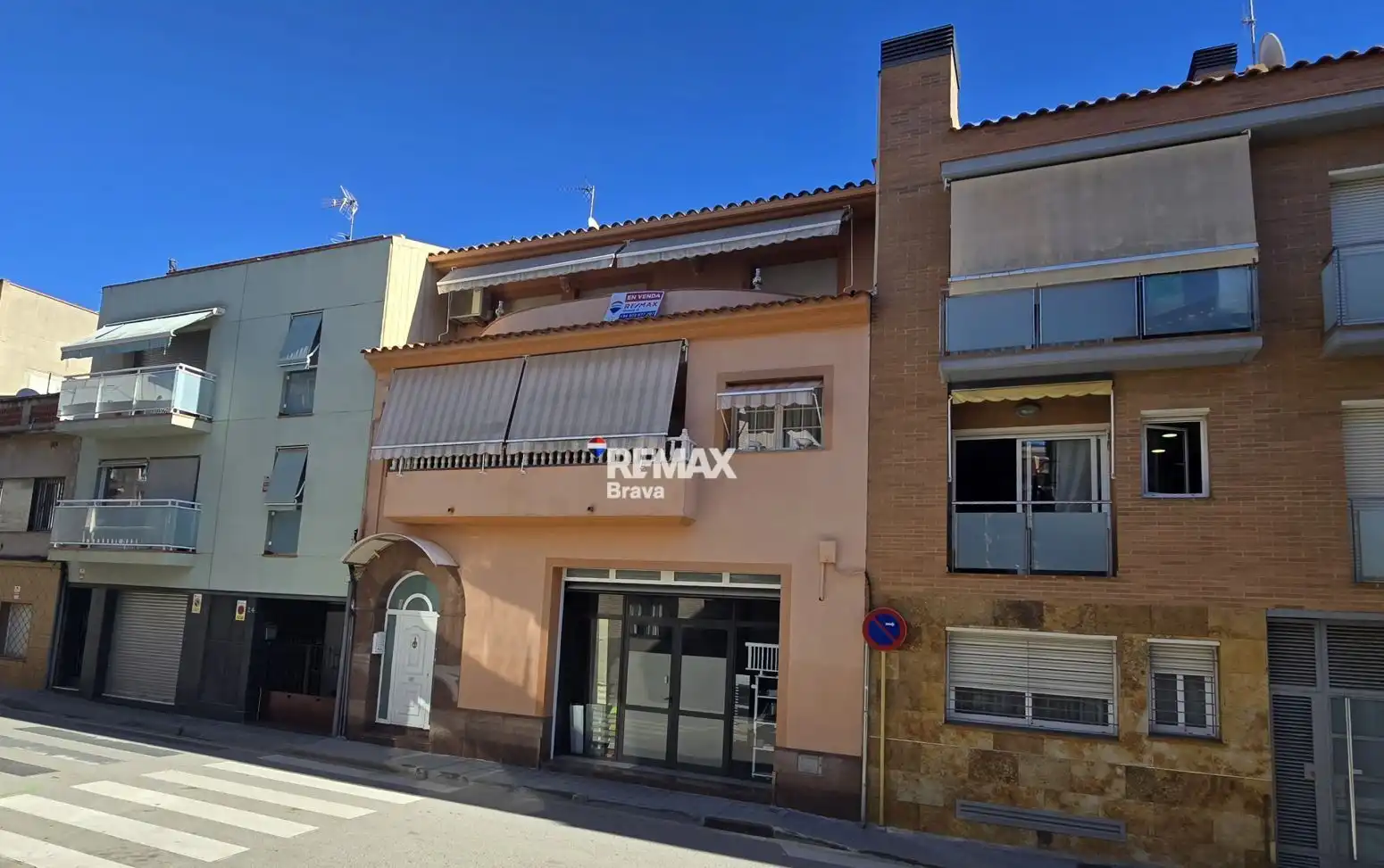 Vista exterior de Casa o xalet en venda en Pineda de Mar amb Aire condicionat, Calefacció i Terrassa