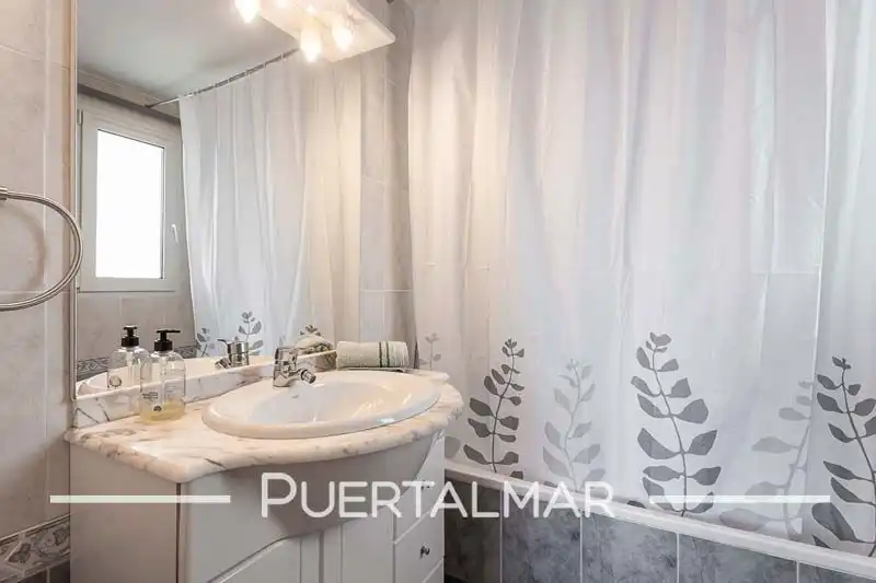 Bathroom of Flat for rent in El Campello  with Air Conditioner, Heating and Terrace