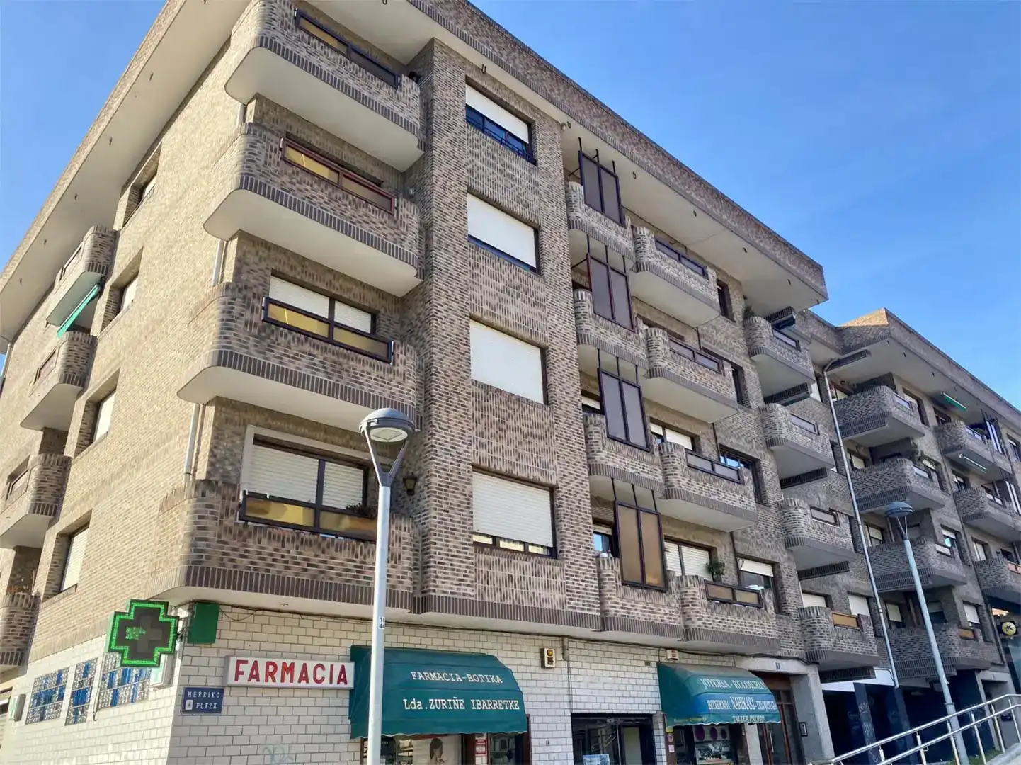Vista exterior de Piso en venta en Derio con Trastero y Balcón