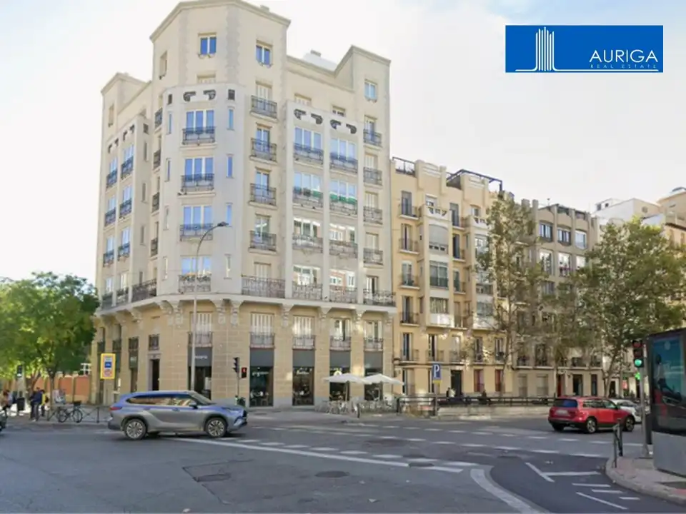 Vista exterior de Local de lloguer en Madrid amb Aire condicionat