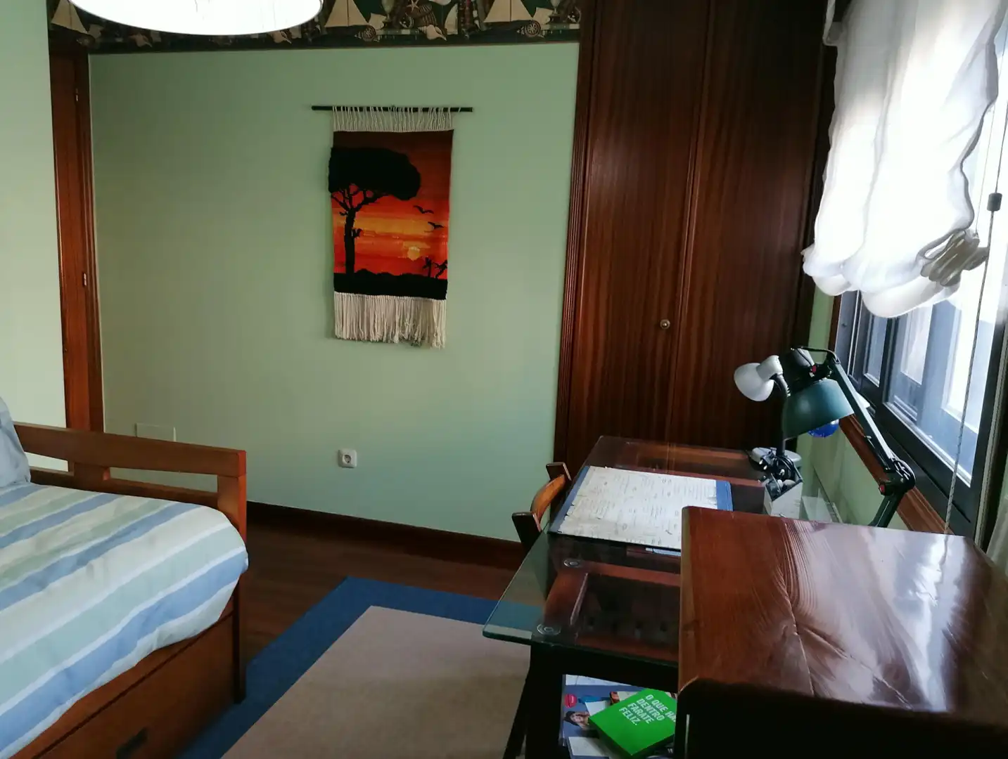 Dormitori de Apartament en venda en Vigo  amb Calefacció, Jardí privat i Parquet