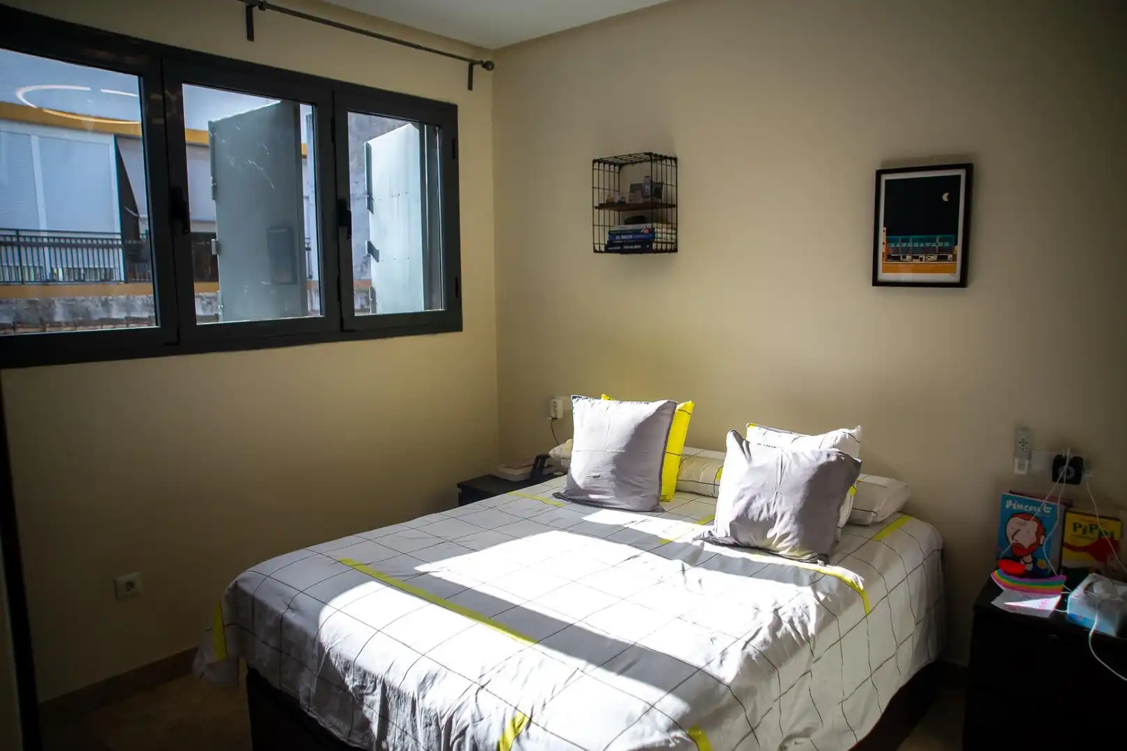 Schlafzimmer von Dachboden zum Verkauf in Sevilla mit Klimaanlage, Terrasse und Abstellraum