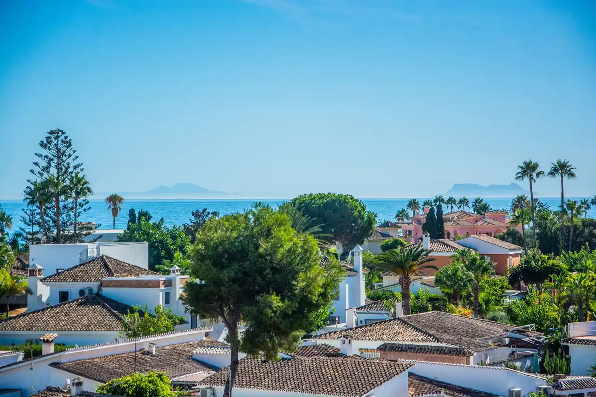 Außenansicht von Dachboden zum Verkauf in Estepona mit Klimaanlage, Terrasse und Whirlpool
