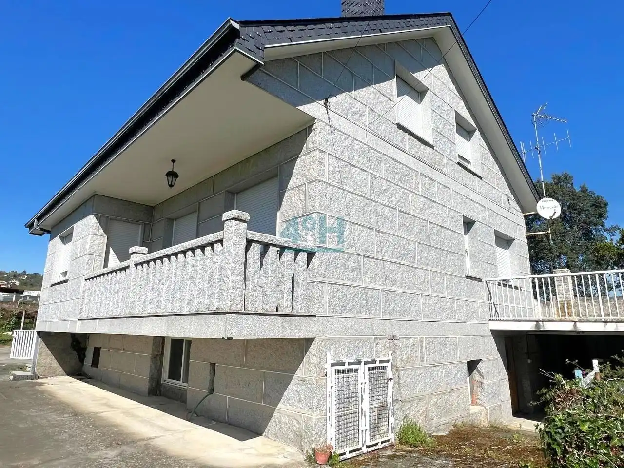 Vista exterior de Casa o xalet en venda en Barbadás amb Calefacció, Jardí privat i Terrassa