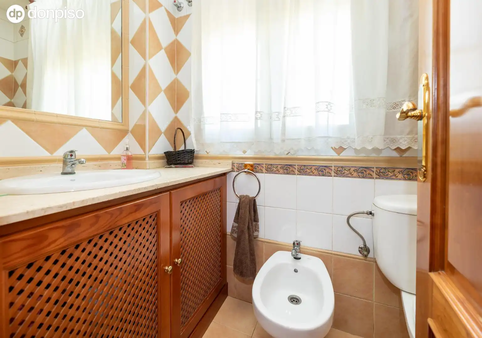 Houses for sale in Calle MULHACEN, 20, Barrio de la Vega