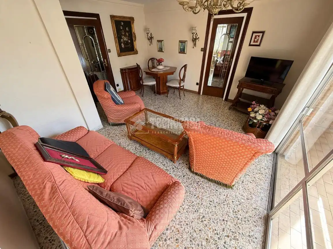 Sala de estar de Piso en venta en Zaragoza con Calefacción, Trastero y Balcón