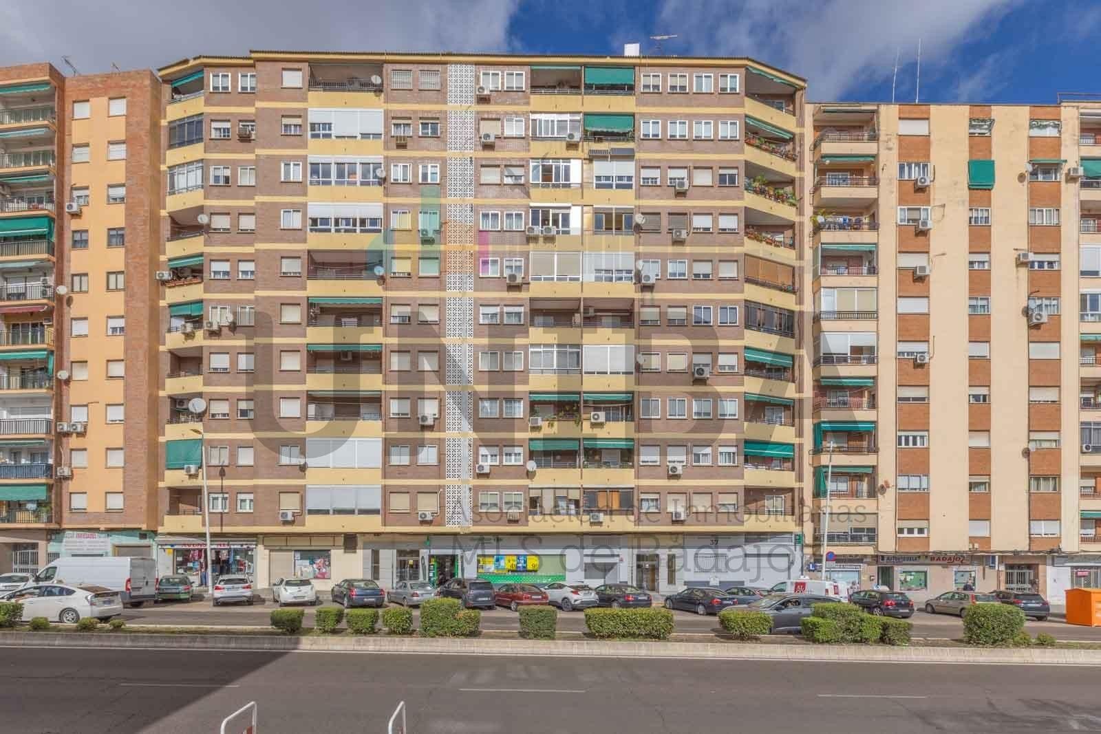 Vista exterior de Pis en venda en Badajoz Capital amb Aire condicionat, Calefacció i Terrassa