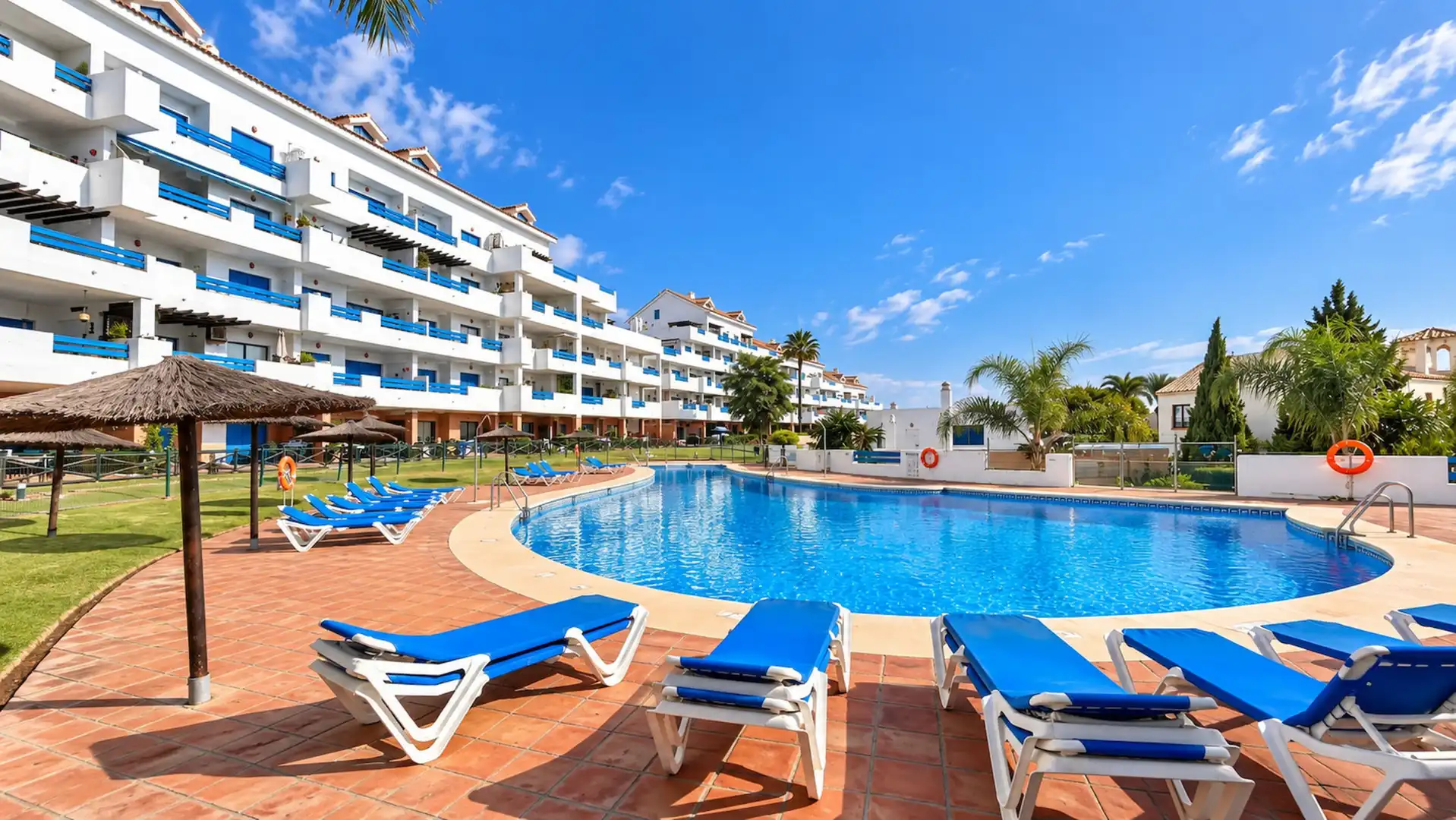 Bajo con piscina en venta en La Duquesa, imagen 2