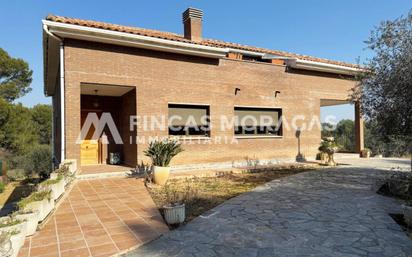 Vista exterior de Casa o xalet en venda en Cerdanyola del Vallès amb Aire condicionat, Calefacció i Jardí privat