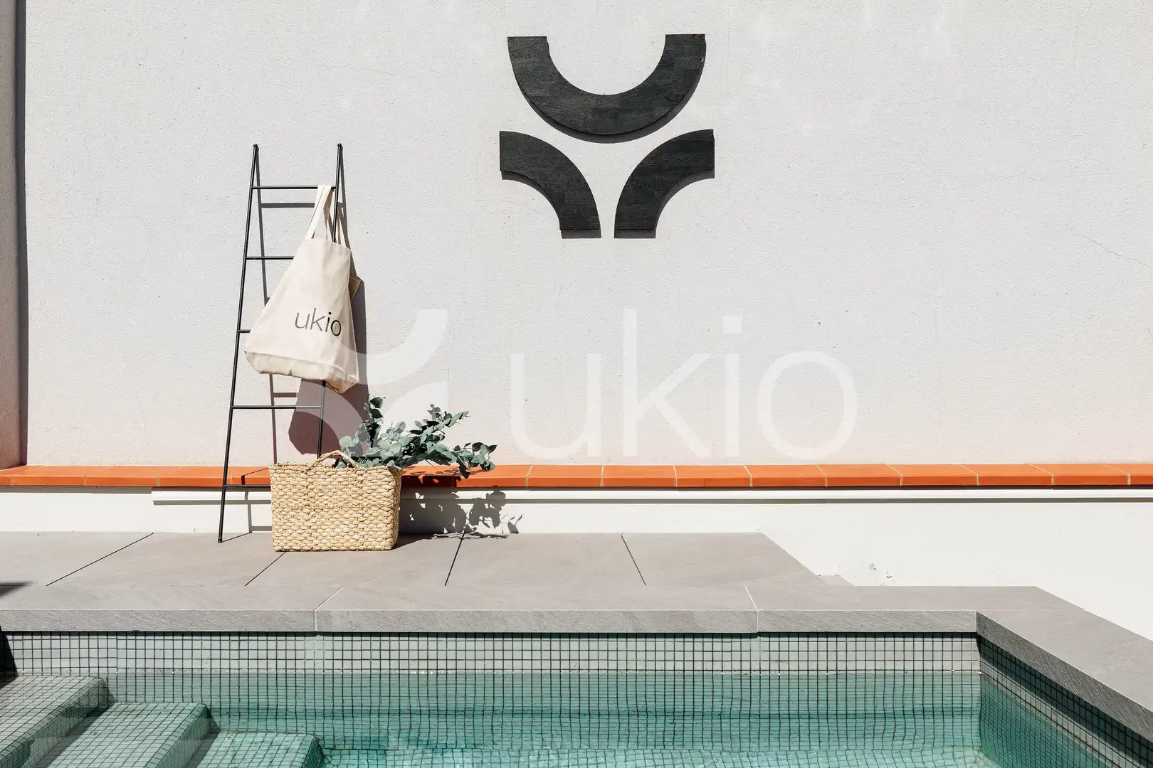 Piscina de Apartament de lloguer en Barcelona amb Aire condicionat, Calefacció i Moblat