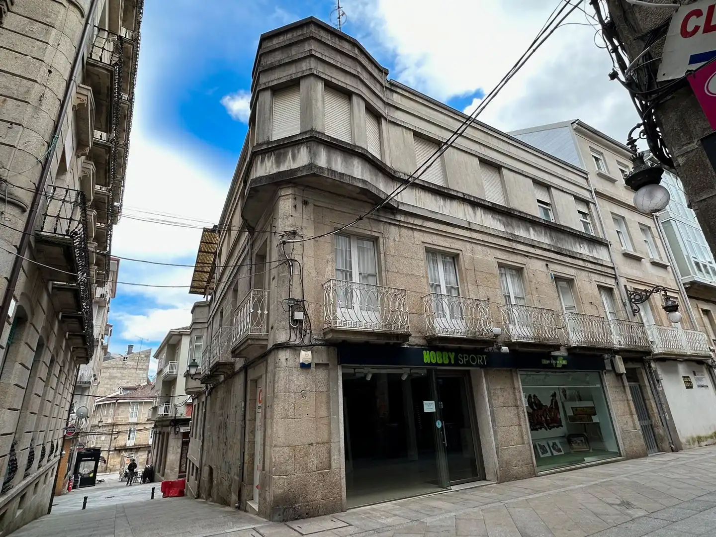 Vista exterior de Edificio en venta en O Carballiño  