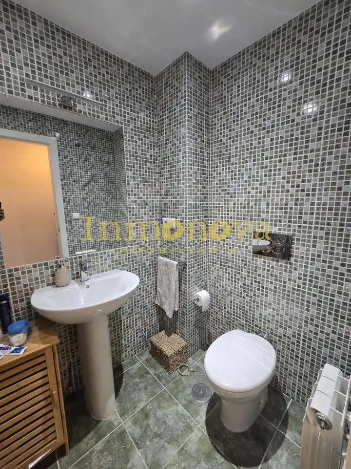 Badezimmer von Wohnung zur Miete in O Porriño   mit Heizung, Terrasse und Abstellraum