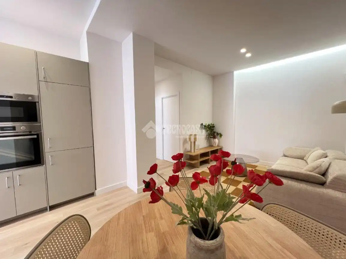 Sala d'estar de Pis en venda en Madrid amb Aire condicionat