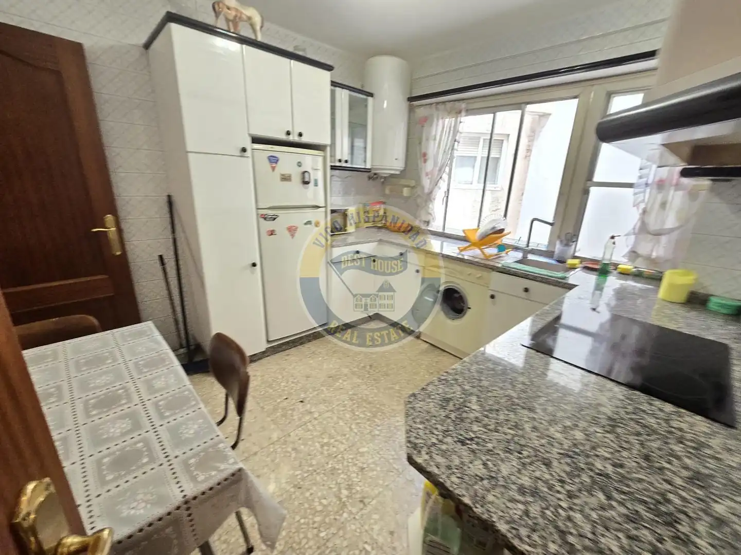 Cocina de Piso de alquiler en Vigo  con Calefacción, Parquet y Amueblado