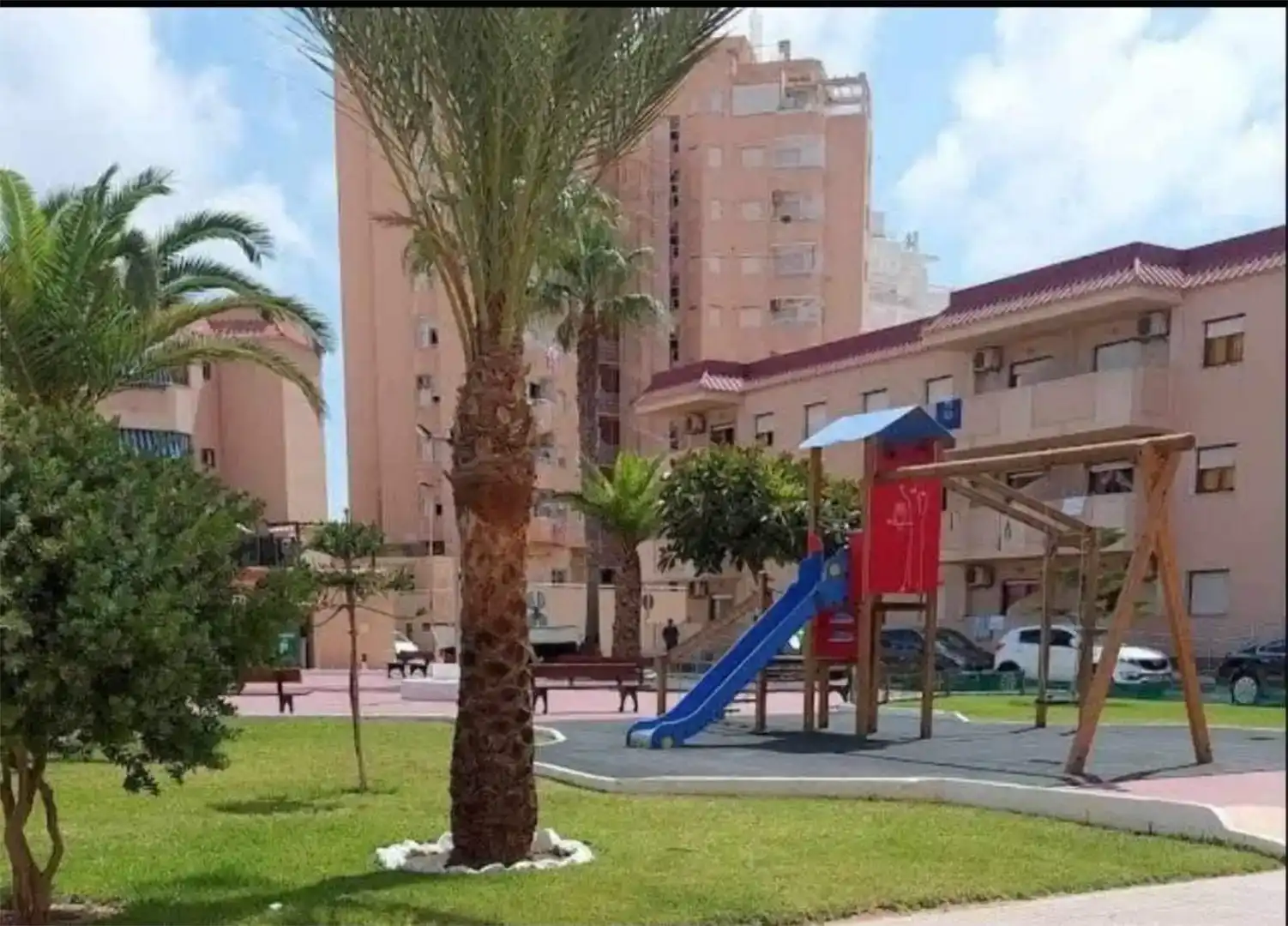 Außenansicht von Erdgeschoss zur Miete in La Manga del Mar Menor mit Klimaanlage, Möbliert und Ofen