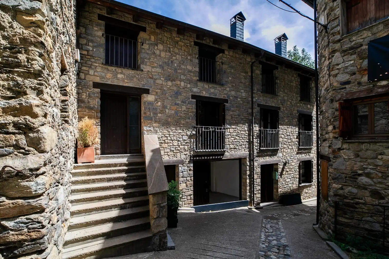 Country homes for sale in Sahún