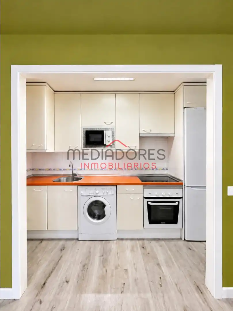 Flat with pool for sale in Calle de Julián Camarillo, imagen 3