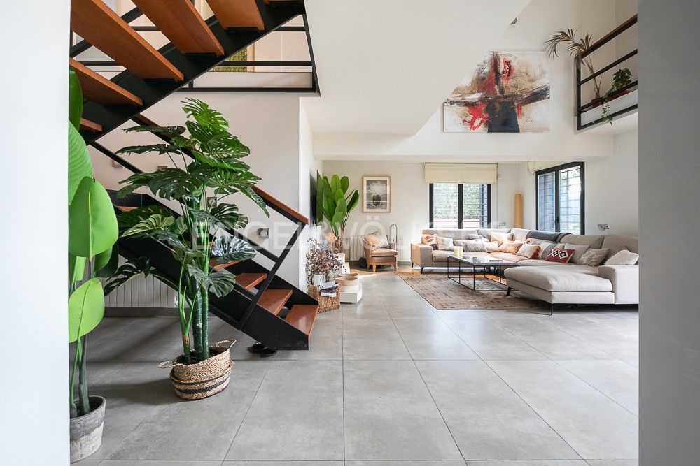 Sala d'estar de Casa o xalet en venda en Sagunto / Sagunt amb Aire condicionat, Calefacció i Jardí privat