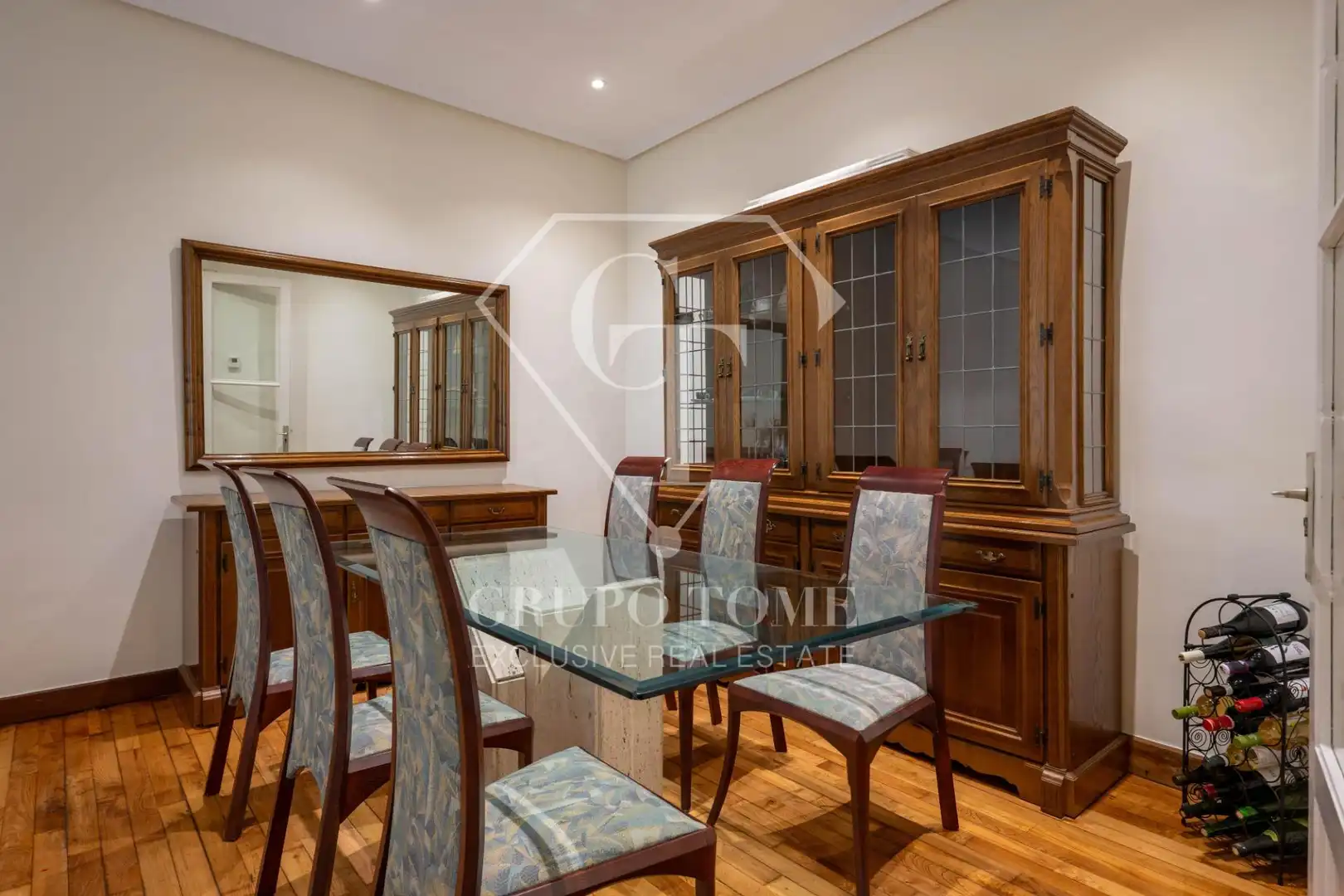 Comedor de Piso en venta en Donostia - San Sebastián  con Calefacción, Amueblado y Balcón
