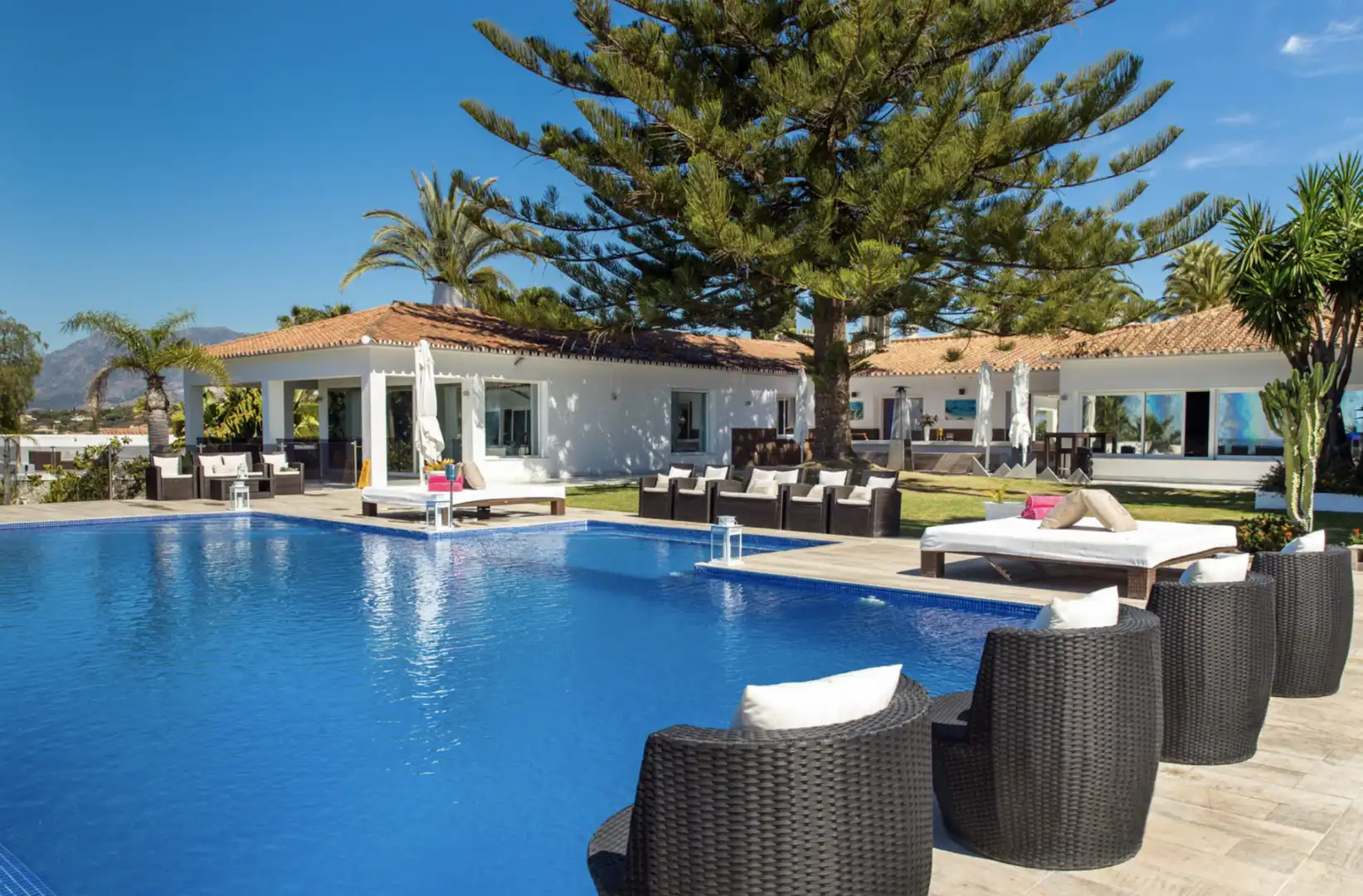 Chalet con piscina en venta en Elviria - Cabopino