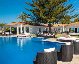 Piscina de Casa o xalet en venda en Marbella amb Aire condicionat, Calefacció i Jardí privat