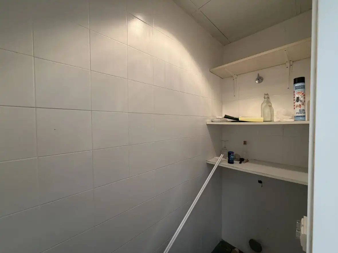 Baño de Local de alquiler en Santa Pola con Aire acondicionado