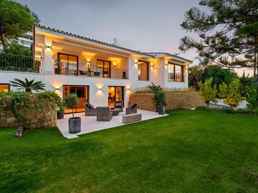 Haus mit Pool zum Verkauf in Nueva Andalucía