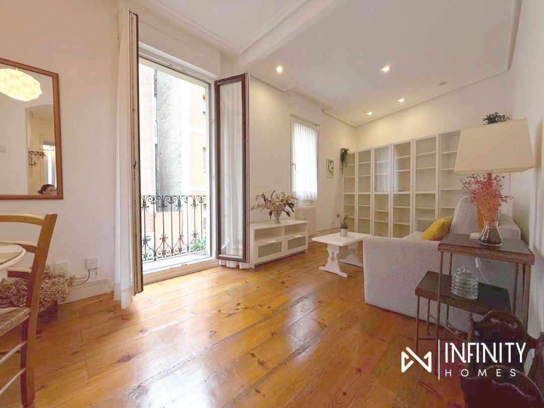 Sala de estar de Piso de alquiler en Bilbao  con Calefacción y Balcón