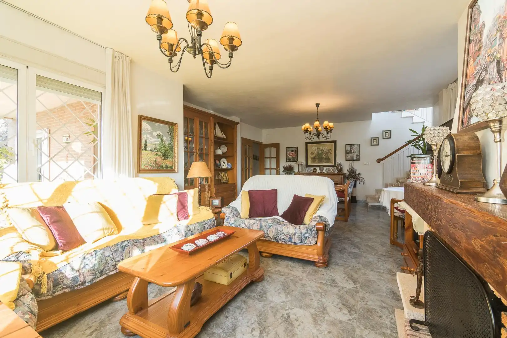 Sala d'estar de Casa o xalet en venda en Elche / Elx amb Aire condicionat, Calefacció i Jardí privat