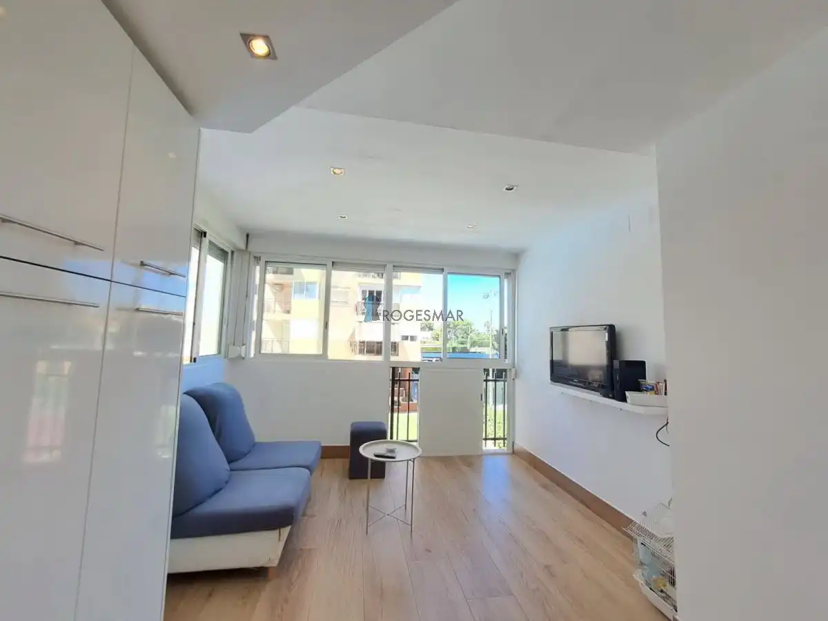 Sala d'estar de Apartament en venda en Benicasim / Benicàssim amb Traster, Moblat i Piscina comunitària
