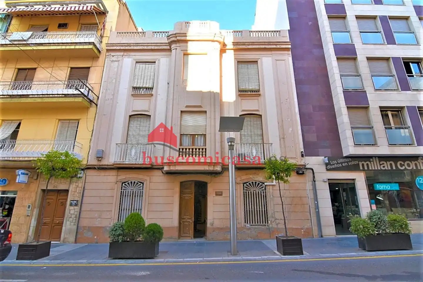 Vista exterior de Edificio en venta en Linares