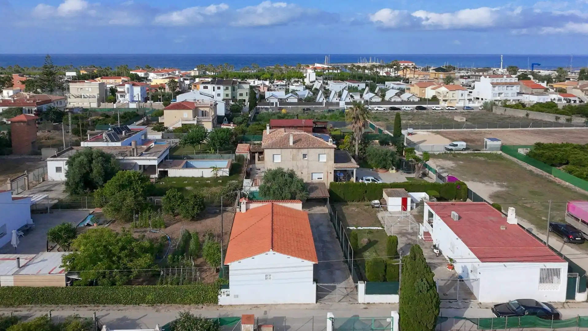 Vista exterior de Casa o xalet en venda en Oliva amb Aire condicionat, Calefacció i Jardí privat