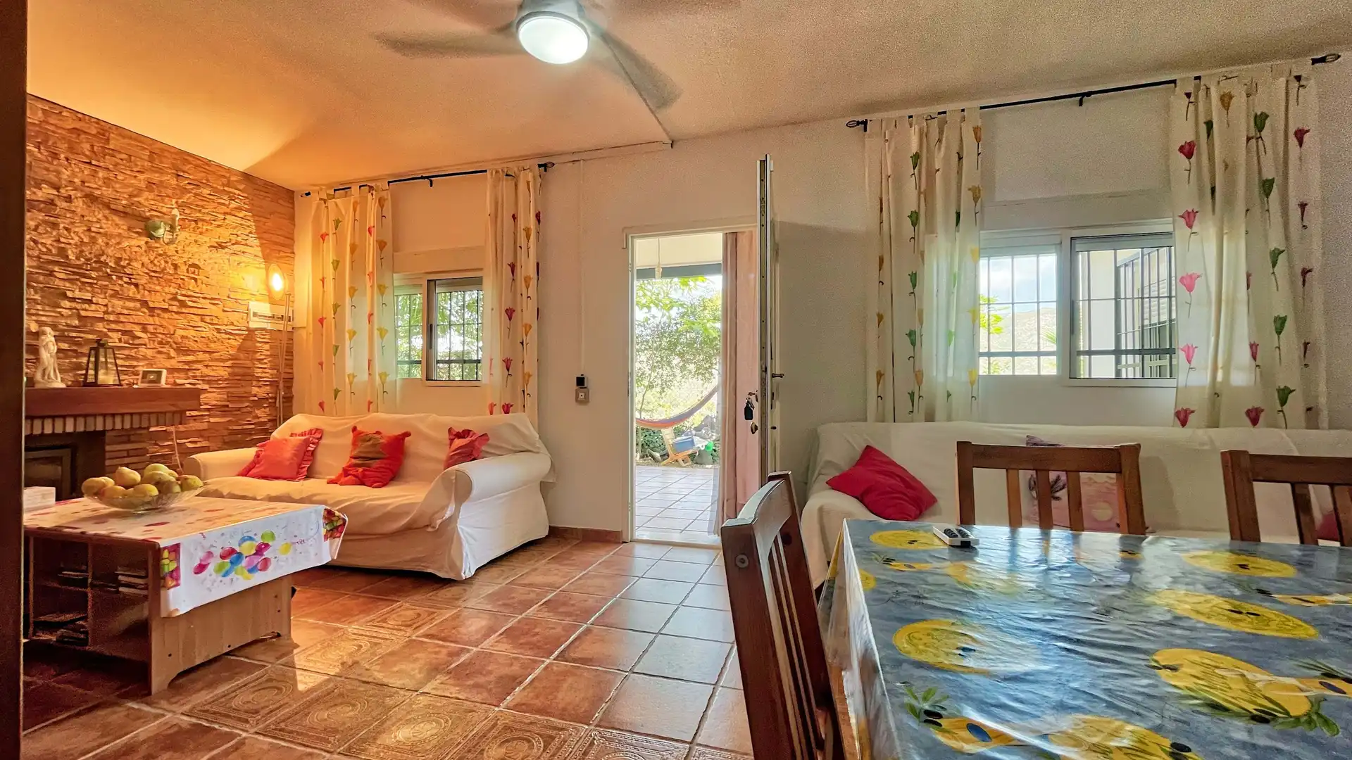 Sala d'estar de Casa o xalet en venda en La Vall de Gallinera amb Calefacció i Terrassa