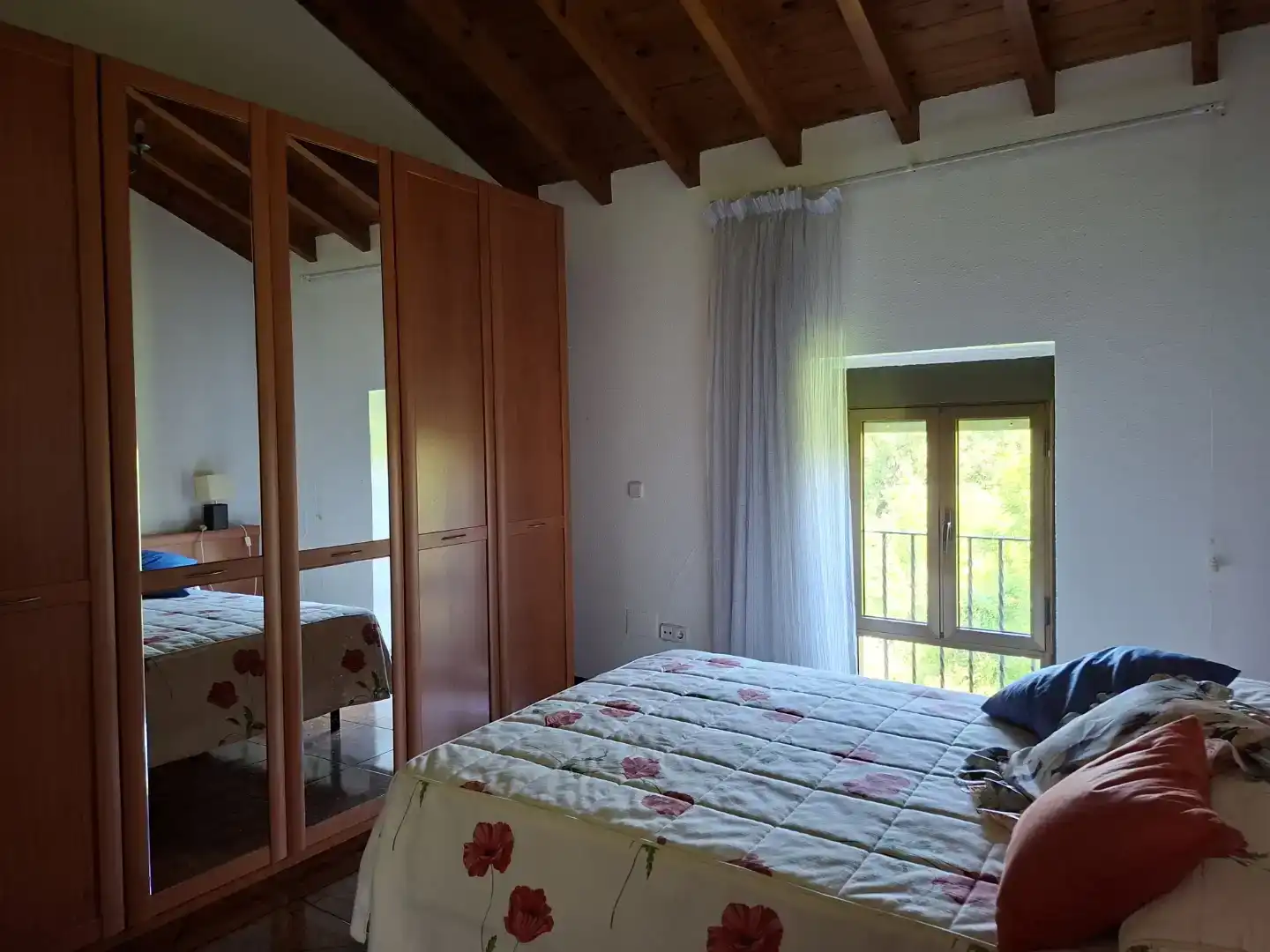 Dormitori de Finca rústica en venda en Entrambasaguas amb Balcó