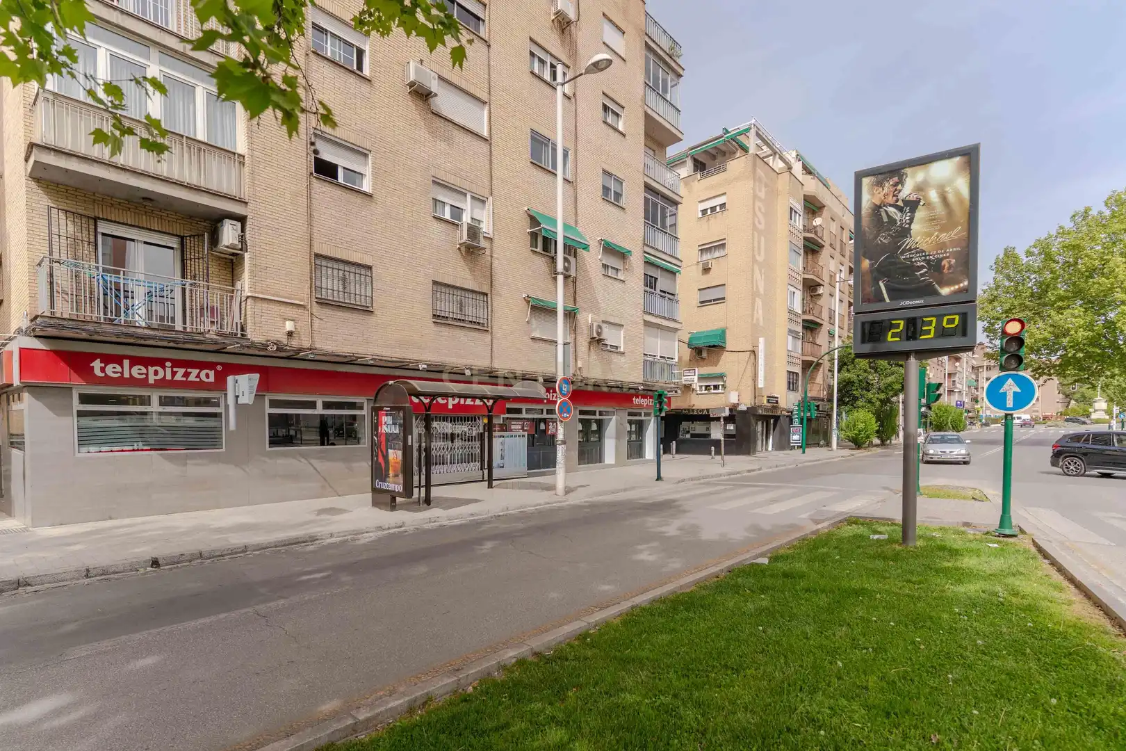 Vista exterior de Apartament en venda en Granada amb Balcó
