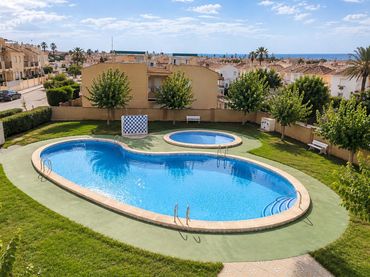 Bungalow con piscina en venta en Calle Calle Murillo