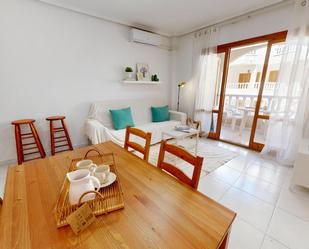 Sala d'estar de Apartament de lloguer en Torrevieja amb Aire condicionat, Calefacció i Terrassa