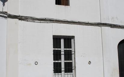 Vista exterior de Casa adosada en venda en Carrión de los Céspedes