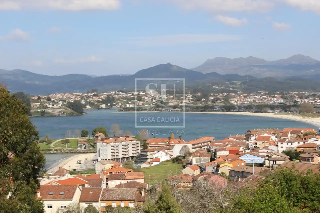 Vista exterior de Casa o xalet en venda en Baiona amb Calefacció, Jardí privat i Terrassa