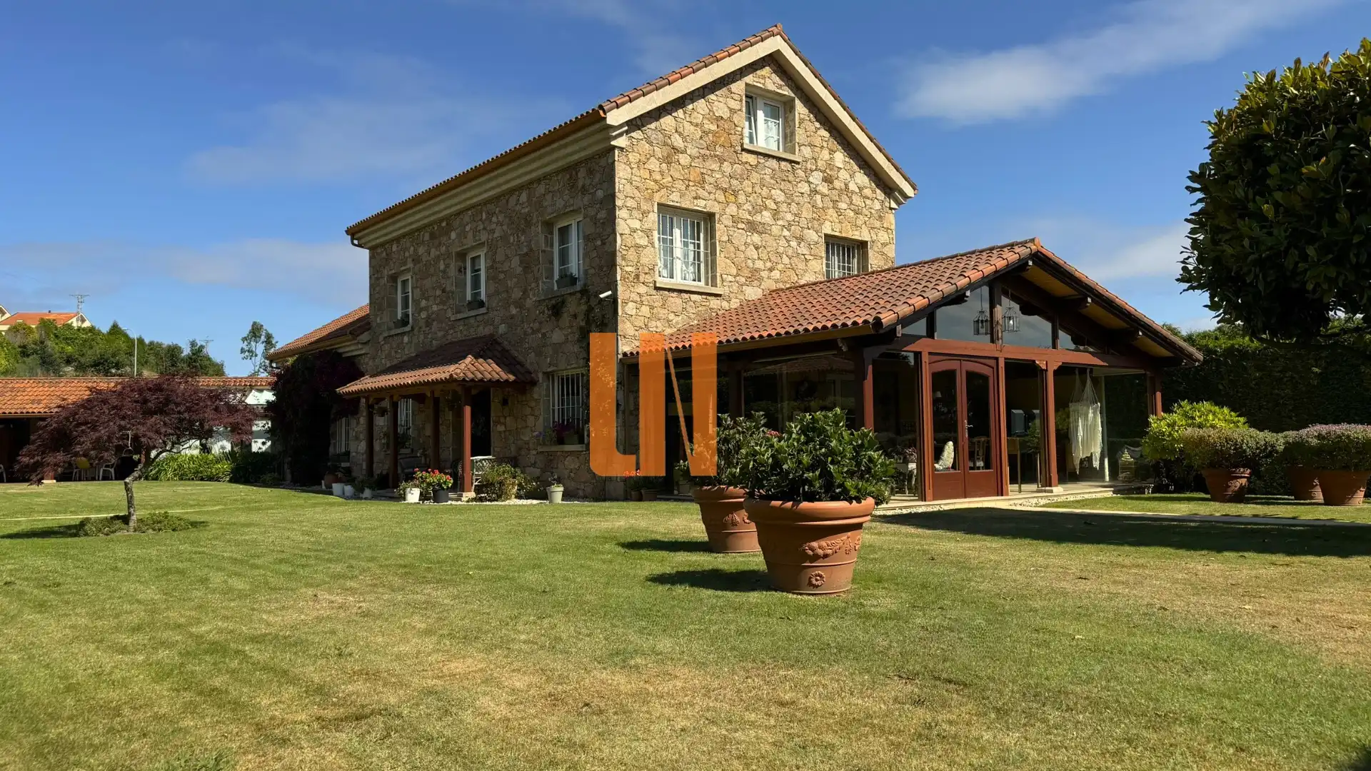 Vista exterior de Casa o chalet en venta en Culleredo con Calefacción, Jardín privado y Parquet