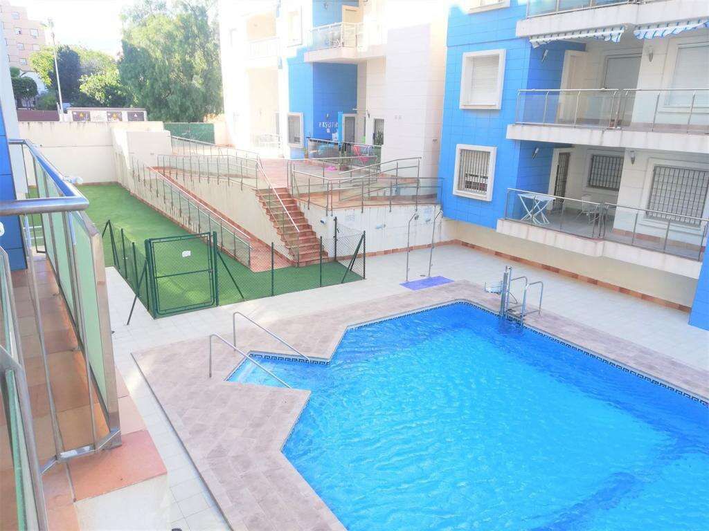 Piscina de Pis de lloguer en Roquetas de Mar amb Aire condicionat, Terrassa i Moblat
