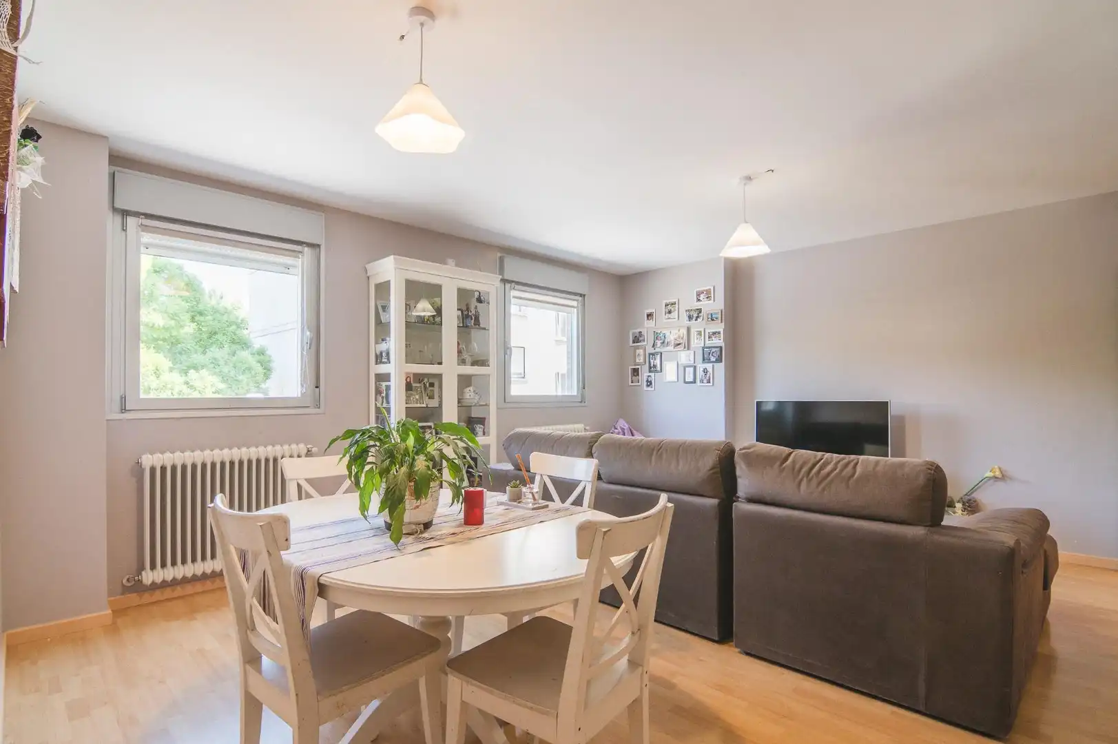 Sala de estar de Piso en venta en Aoiz / Agoitz con Calefacción, Parquet y Trastero